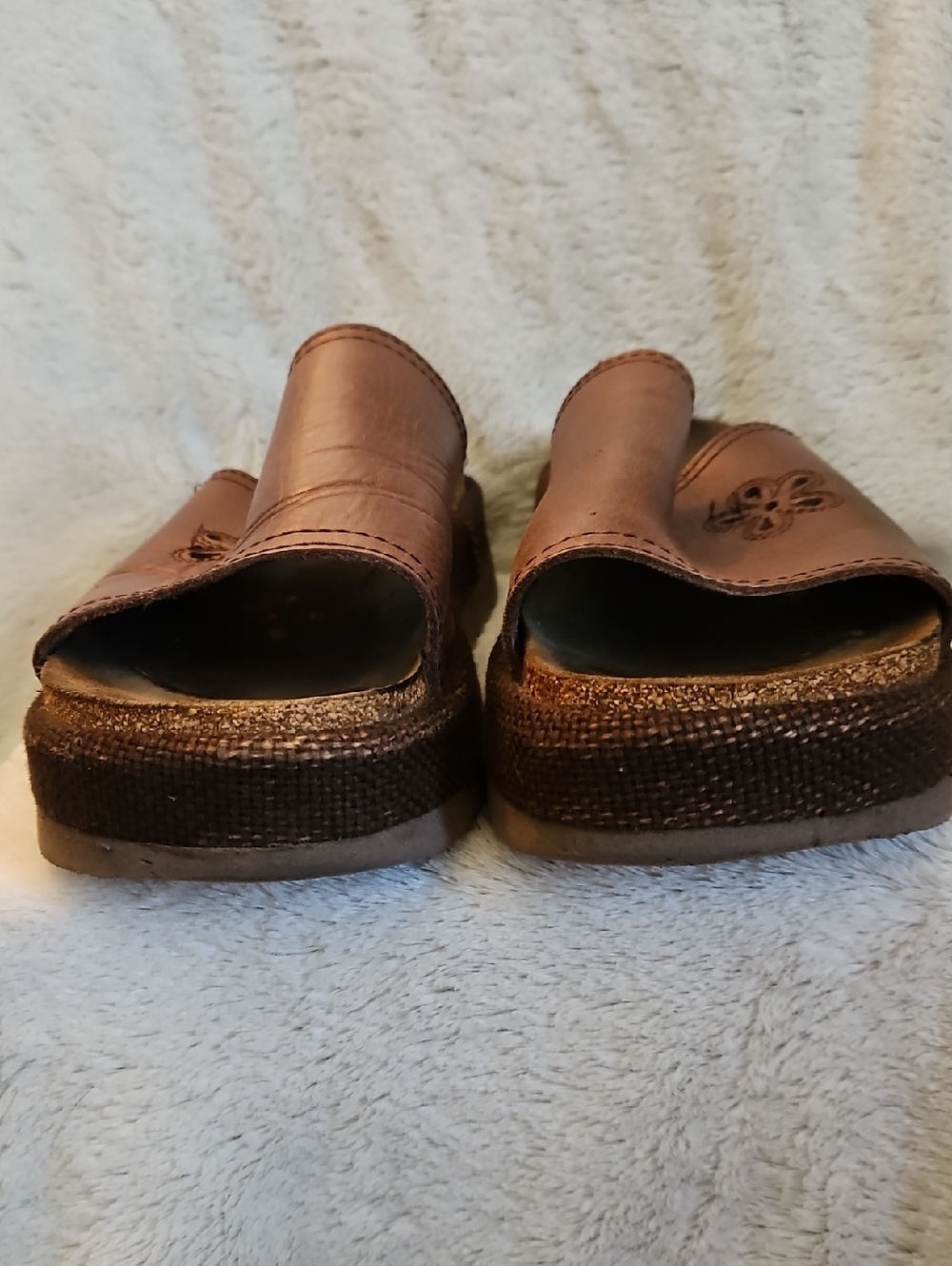 Source Unknown Brown Leather Slide Clogs